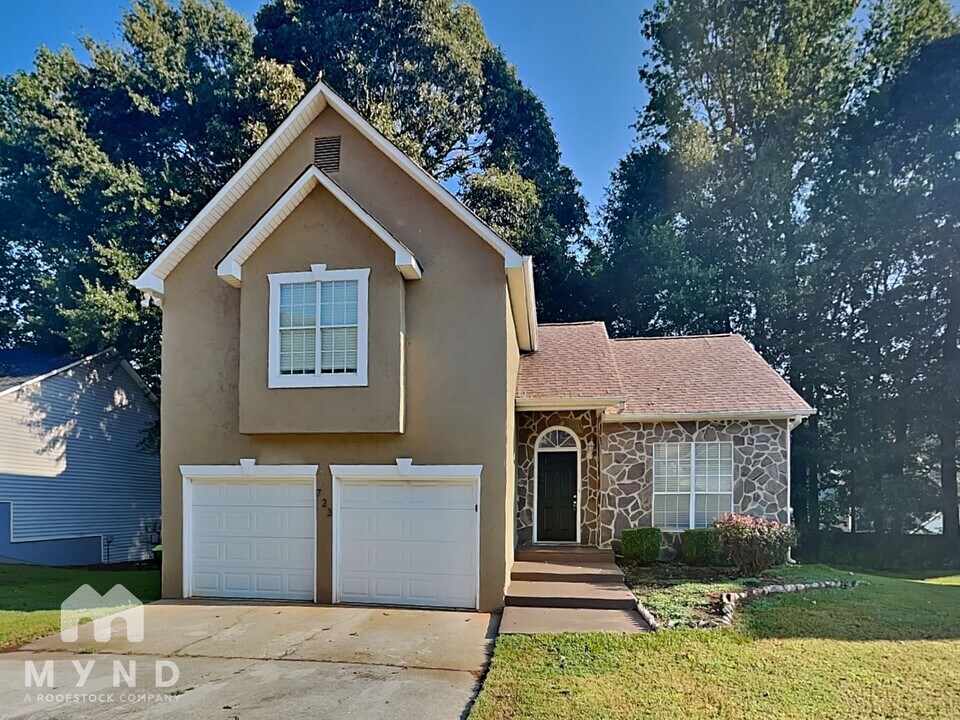723 River Valley Dr in Jonesboro, GA - Building Photo