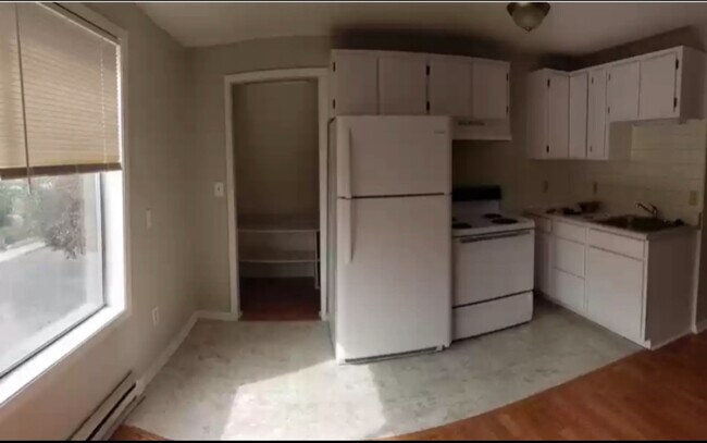 2004 N Cincinnati St, Unit 2 in Spokane, WA - Building Photo - Building Photo