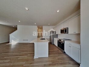 992 Heritage Blvd in Delaware, OH - Foto de edificio - Building Photo