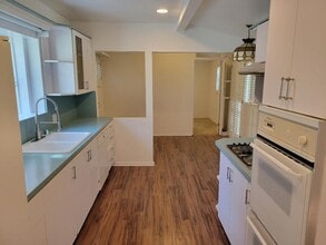20412 Londelius St in Winnetka, CA - Foto de edificio - Building Photo