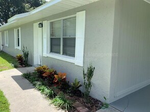 57 6th St in St. Cloud, FL - Foto de edificio - Building Photo