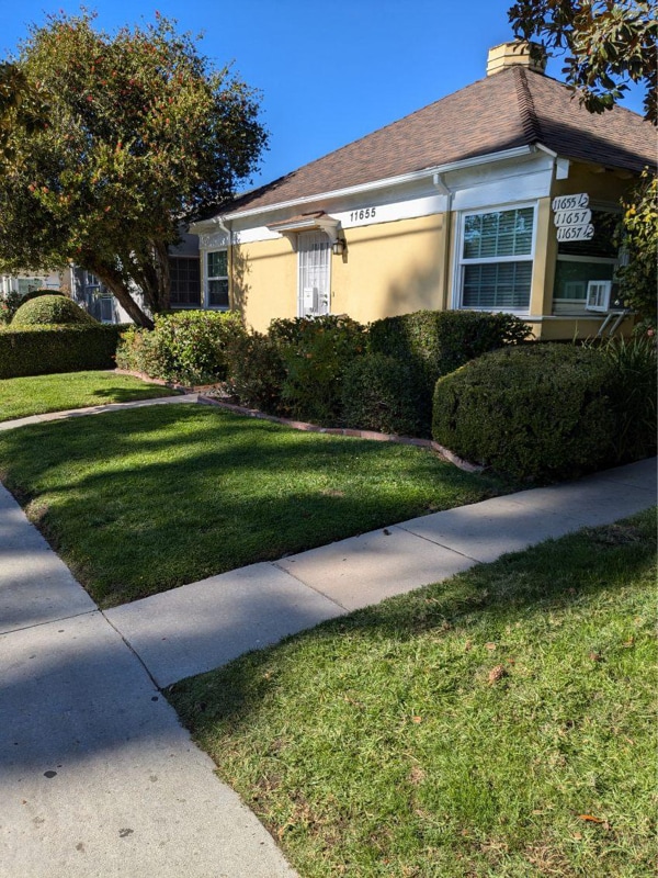 property at 11657 Magnolia Blvd