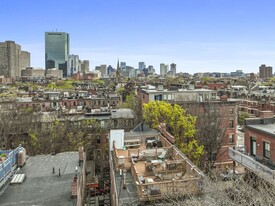 2A Wellington St, Unit 2 in Boston, MA - Building Photo
