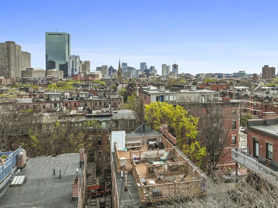 2A Wellington St, Unit 2 in Boston, MA - Building Photo