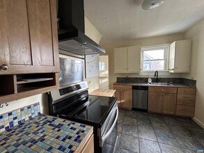 1321 Willow Dr in Charlottesville, VA - Foto de edificio - Building Photo