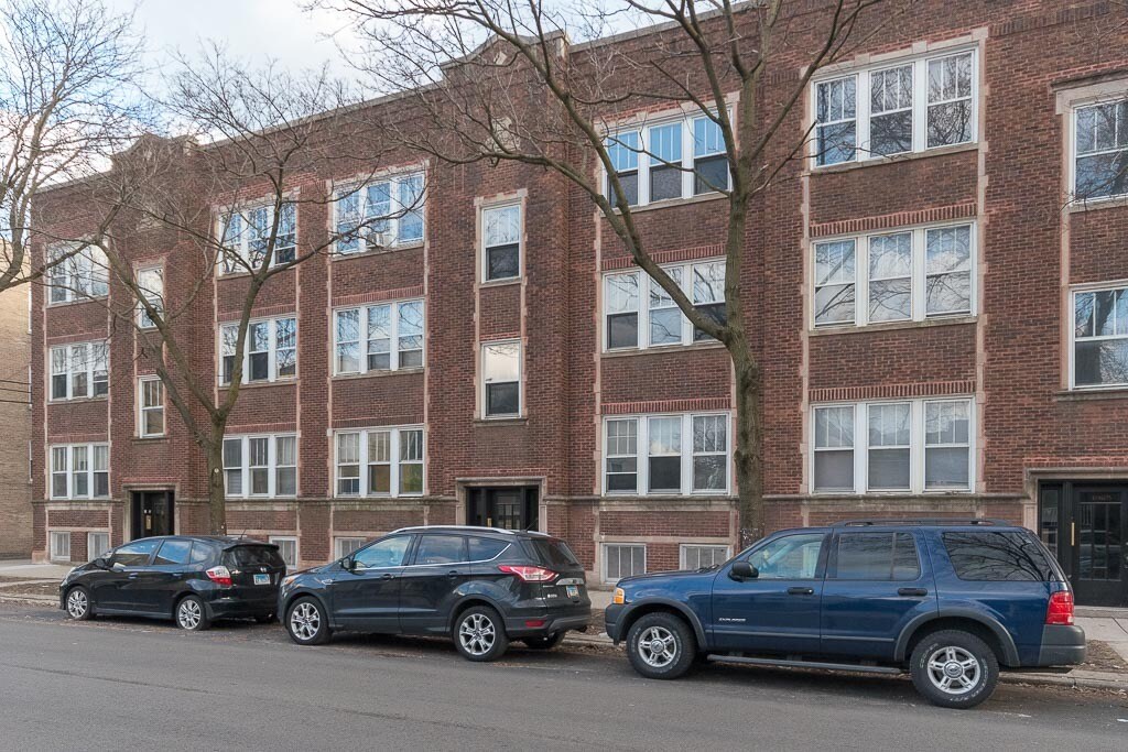 1923 W Winnemac Ave in Chicago, IL - Building Photo