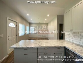 921 N Alder St in Tacoma, WA - Building Photo - Building Photo
