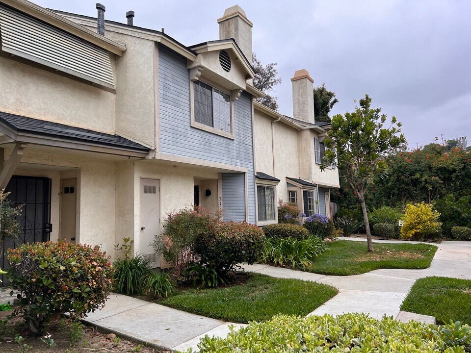 2185 Haller St in San Diego, CA - Foto de edificio