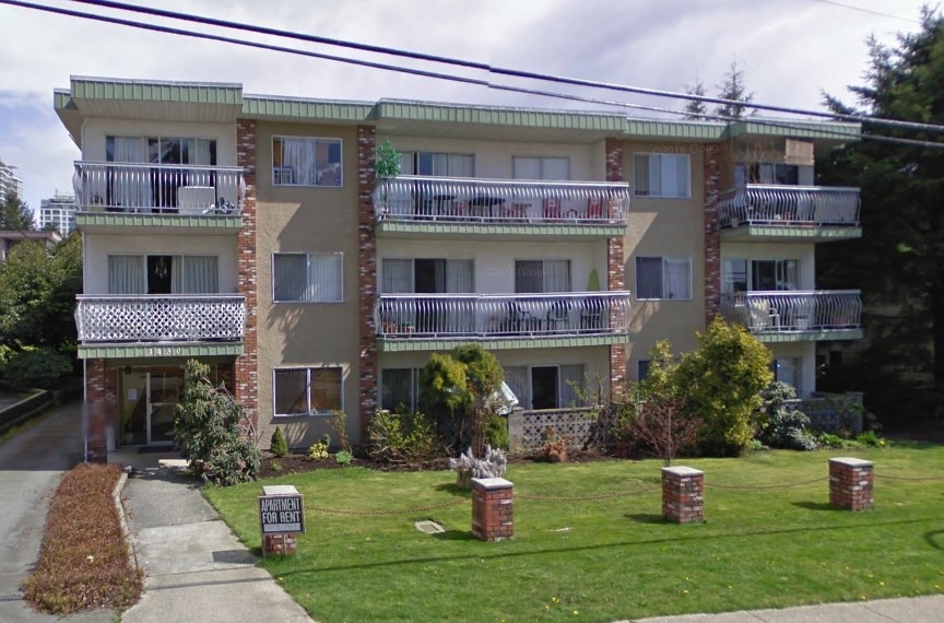 1430 Blackwood St in White Rock, BC - Building Photo