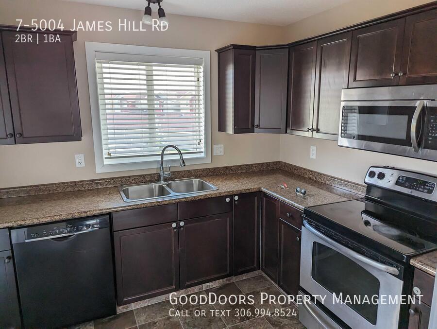 5004-5004 James Hill Rd in Regina, SK - Building Photo