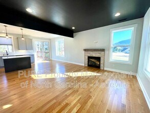 40 Ted Linn Dr in Fairview, NC - Building Photo - Building Photo