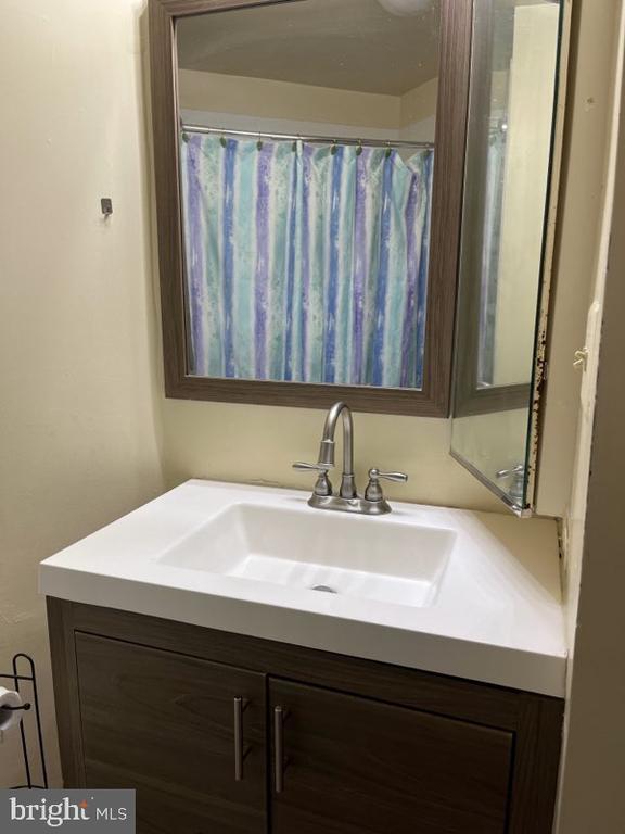 11166 Harbor Ct in Reston, VA - Building Photo - Building Photo