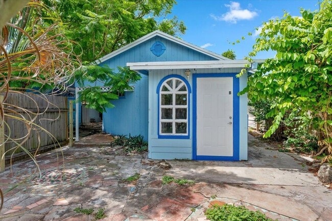 property at 714 W Lakewood Rd