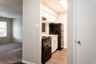 The Life at Parkview in Pasadena, TX - Building Photo - Building Photo