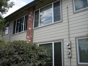 The Easton Apartments in Portland, OR - Building Photo - Building Photo