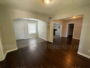 857 N Glendale Ave in Wichita, KS - Building Photo - Building Photo