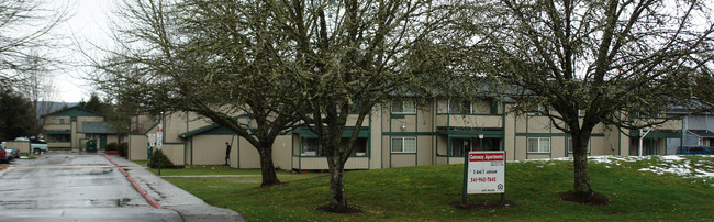 Gateway Apartments in Cottage Grove, OR - Building Photo - Building Photo