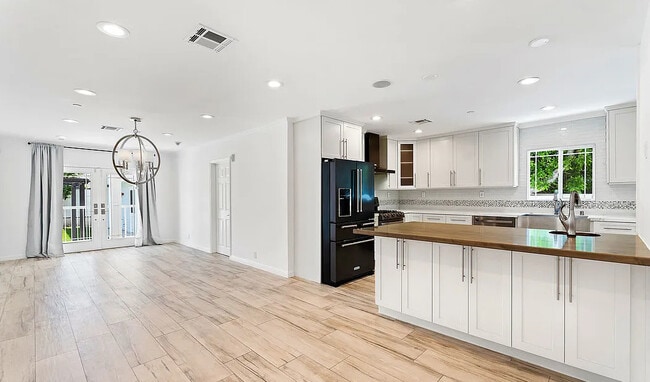 4524 Tobias Ave in Sherman Oaks, CA - Building Photo - Building Photo