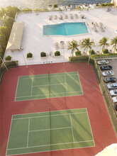 1980 S Ocean Dr, Unit 4Q in Hallandale Beach, FL - Foto de edificio - Building Photo