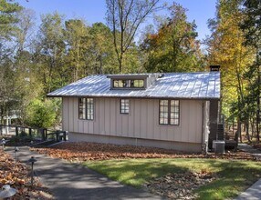 8885 Bay Dr in Gainesville, GA - Building Photo - Building Photo