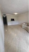 5199 NW 7th St in Miami, FL - Building Photo - Building Photo