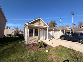 122-124-124 Park Ave in Chesterton, IN - Building Photo