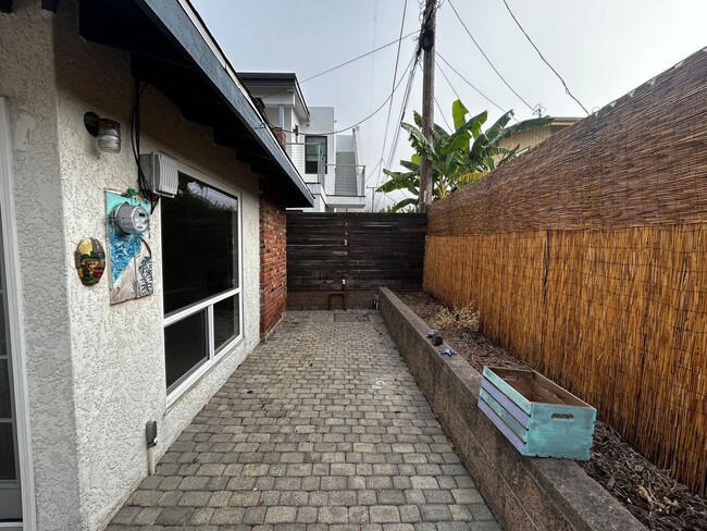 property at 253 Leeward Ave