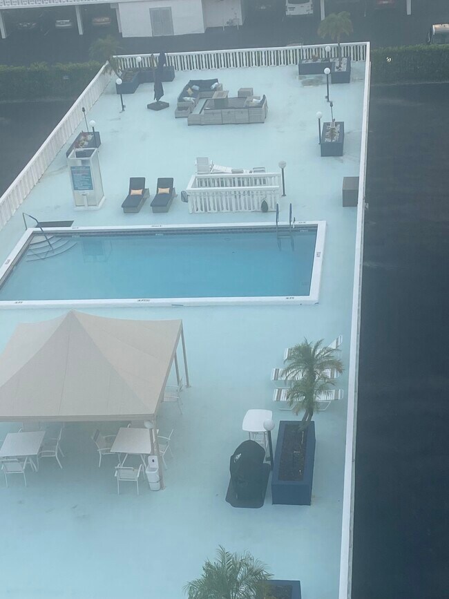 301 Lake Shore Dr, Unit 208