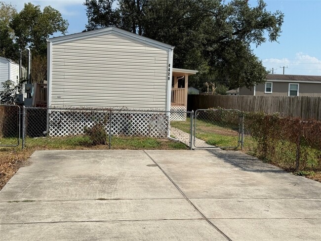 4429 16th St in Bacliff, TX - Building Photo - Building Photo
