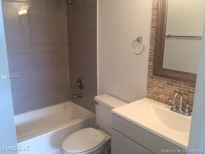 8185 NW 7th St-Unit -Apt 415 in Miami, FL - Building Photo - Building Photo