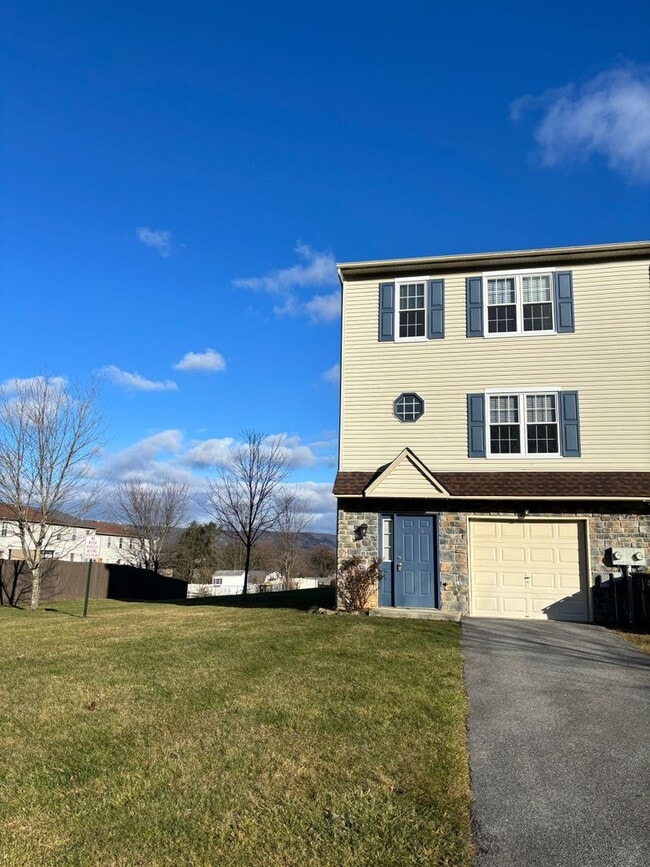 property at 7261 Lincoln Ct