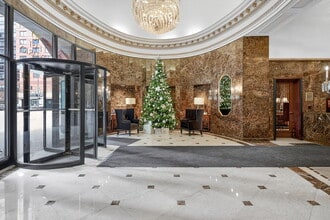 10 E Ontario St in Chicago, IL - Building Photo - Building Photo