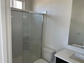 2284 Mulholland Dr in Lathrop, CA - Foto de edificio - Building Photo