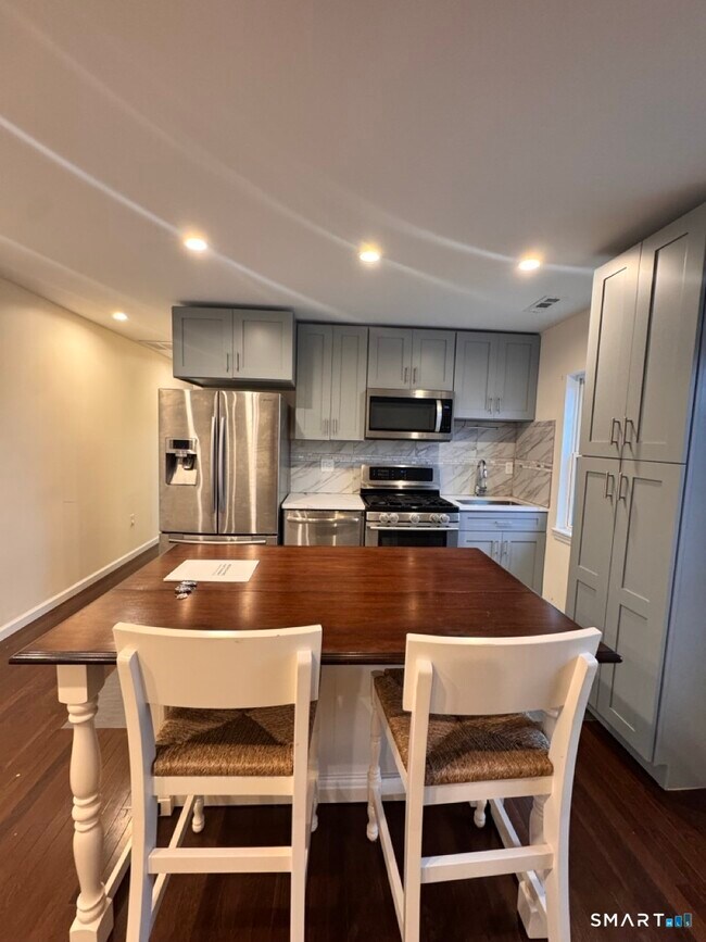 18 Soundview Ave in Norwalk, CT - Building Photo - Building Photo