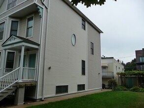 2648 N Greenview Ave, Unit APT 2 in Chicago, IL - Building Photo - Building Photo