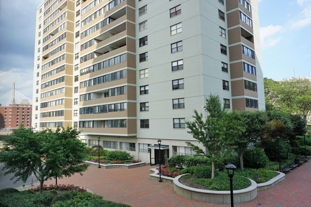 6 Whittier Pl, Unit 16N in Boston, MA - Building Photo