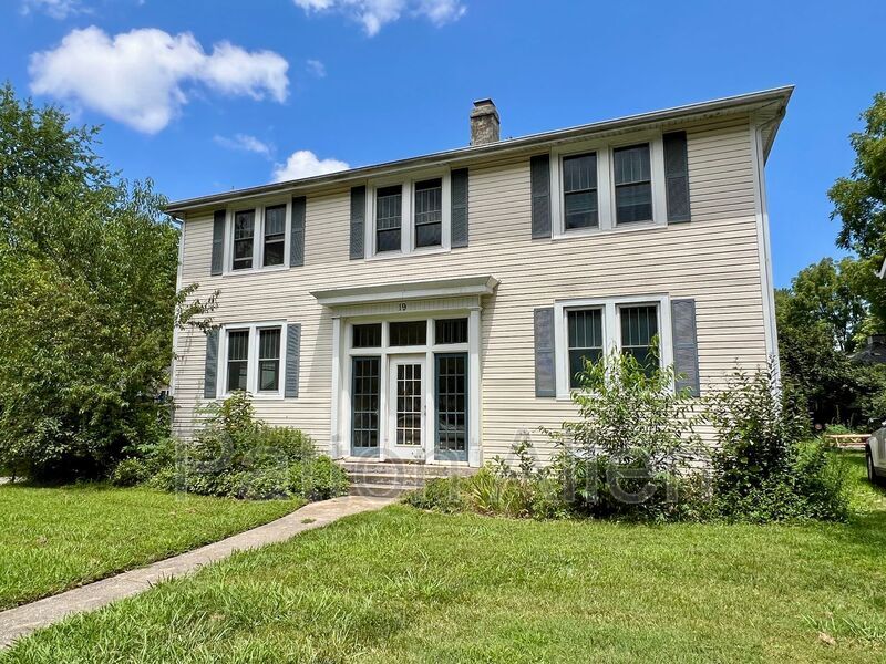 19 Saluda St in Asheville, NC - Building Photo