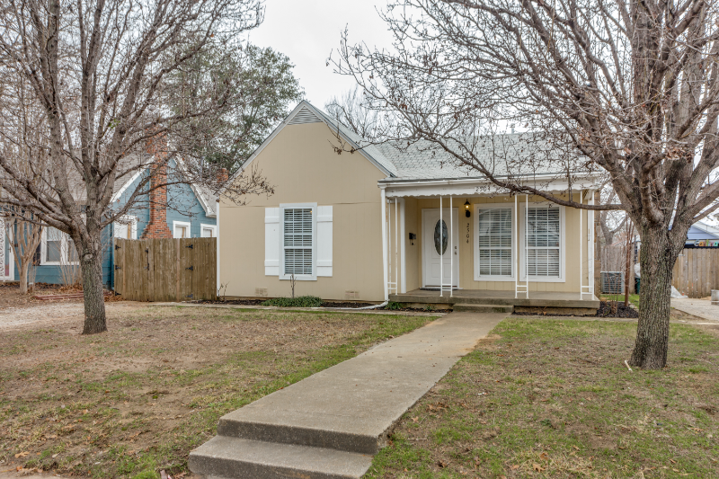 2504 Westbrook Ave in Fort Worth, TX - Foto de edificio