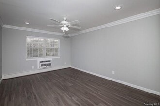 333 Cassa Loop in Holtsville, NY - Building Photo - Building Photo