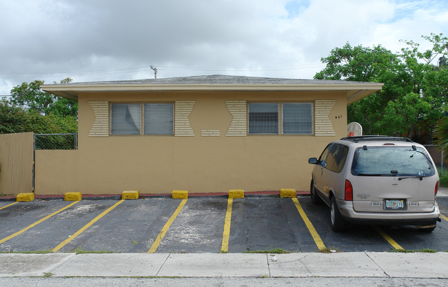 461 SW 9th St in Miami, FL - Building Photo - Building Photo