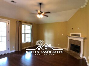 10394 Redmond Cir N in Cordova, TN - Foto de edificio - Building Photo