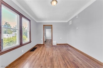 21150 Tracy Ave in Euclid, OH - Building Photo - Building Photo