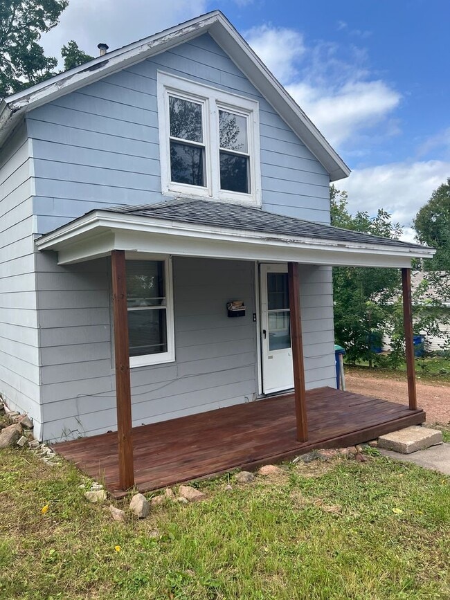 property at 218 N 8th Ave