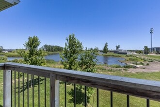 The Meadows on Graystone in Sioux Falls, SD - Building Photo - Building Photo