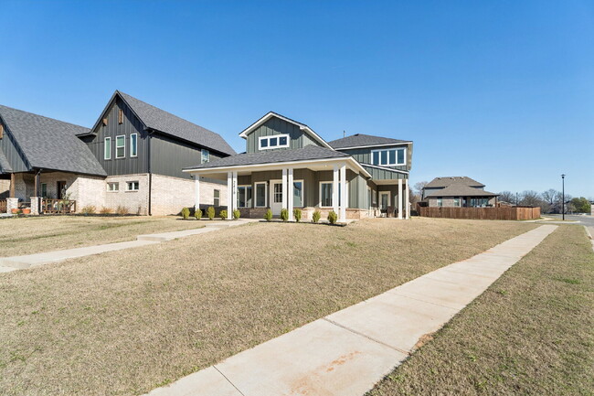 property at 2410 W Charleston St