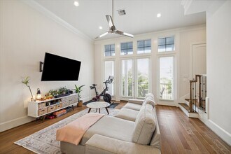 9520 London Bridge Station in Houston, TX - Foto de edificio - Building Photo