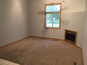 14063 Plymouth Ave in Burnsville, MN - Building Photo - Building Photo