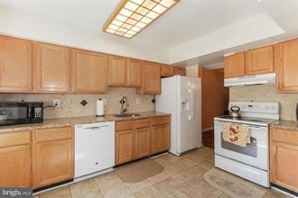 4916 Van Masdag Ct in Annandale, VA - Building Photo - Building Photo