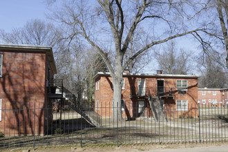 Stratham Place Apartments in Greenville, SC - Building Photo - Building Photo