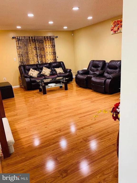 property at 2 Halstead Pl